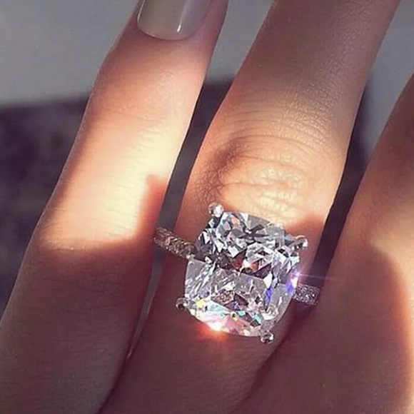 Jewelry - Gorgeous Square Cut White Sapphire Ring!